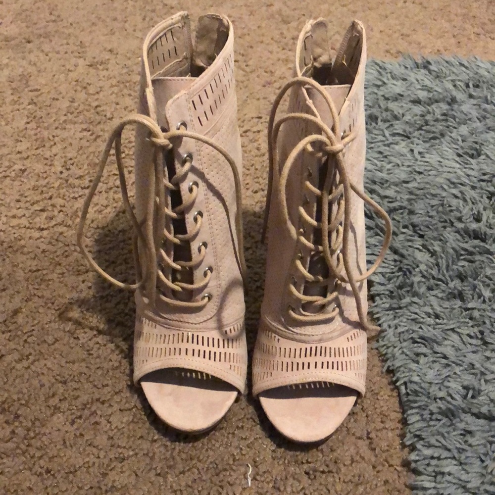 super cute heeled booties, size 9.